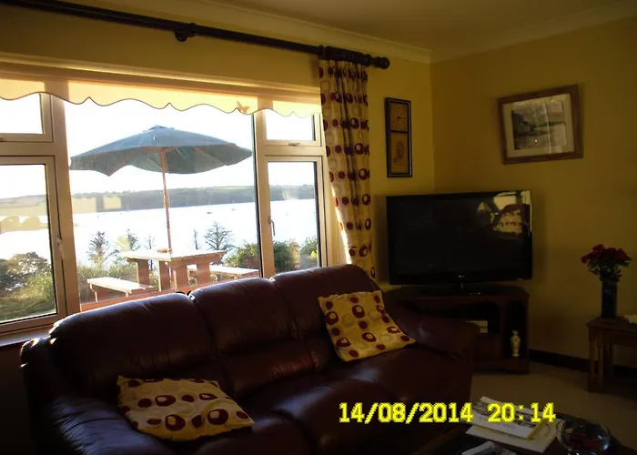 Bed & Breakfast Channel View 3*